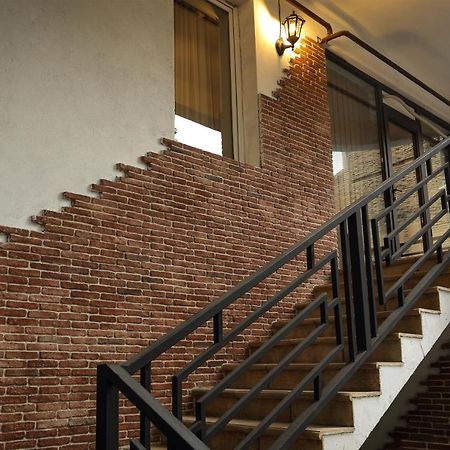 Winehouse Old Qvevri Apartments Tbilisi Exterior foto